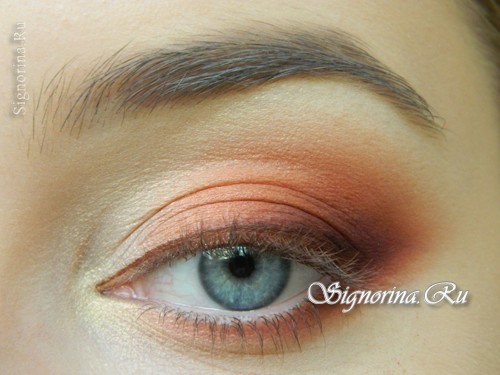 Мастер-класс по созданию осеннего макияжа с персиковыми тенями: фото 15