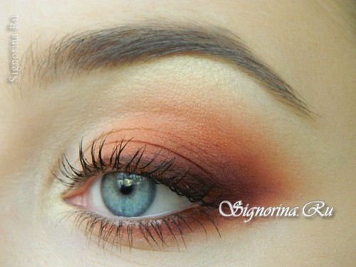Осенний макияж с персиковыми тенями: фото