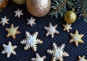 Новогоднее имбирное печенье в форме снежинок: рецепт с фото