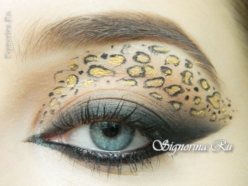Как сделать леопардовый макияж глаз на Хеллоуин: фото