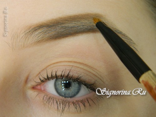 Пошаговый урок макияжа, как правильно накрасить брови и придать им форму: фото 5