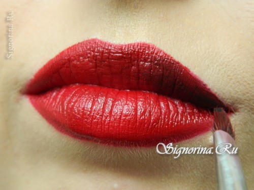 Урок, как правильно накрасить губы красной помадой: фото 11