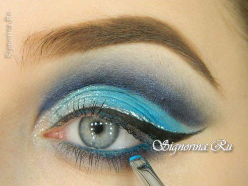 Урок макияжа под синее или голубое платье: фото 15