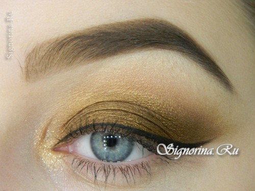 Урок вечернего макияжа глаз под золотое платье: фото 14