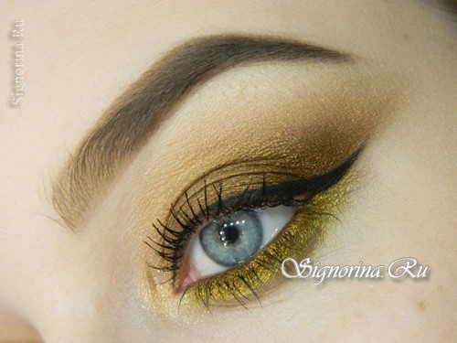 Вечерний макияж глаз под золотое платье: фото