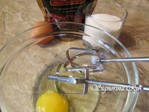 Взбиваем охлажденные яйца с сахаром фото 2