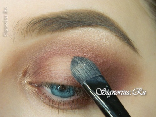 Урок макияжа на выпускной вечер для голубых глаз: фото 9