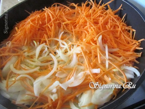 Обжарим лук и морковь для курника фото 4