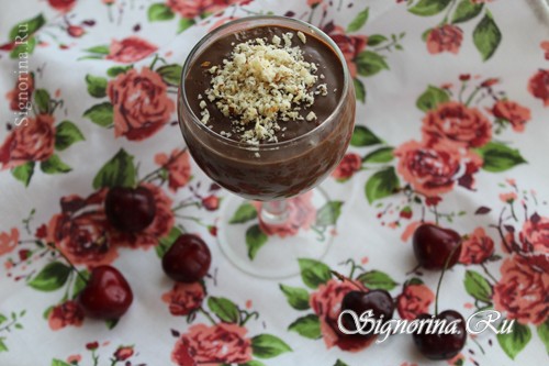 Выложить шоколадный пудинг с орехами в креманки фото 6