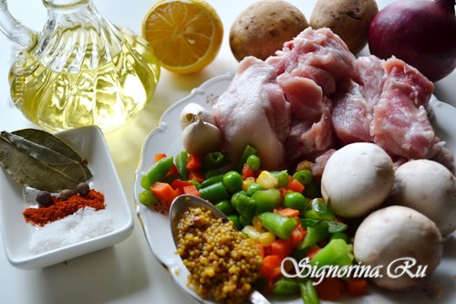 Ингредиенты для свинины с грибами и овощами в духовке