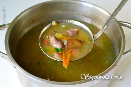 Суп из куриных потрошков с фасолью накрываем и даем постоять фото 9