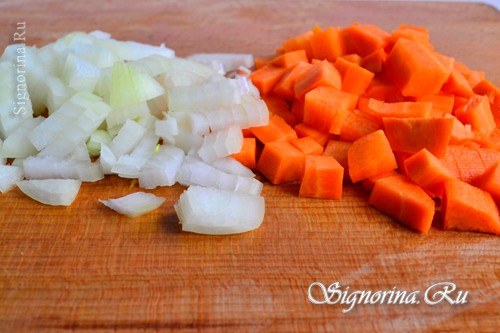 Измельчите лук и морковь фото 2