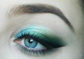 Вечерний макияж под зелёное платье: урок пошагово с фото