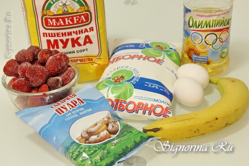Ингредиенты для приготовления тонких блинов с банановой начинкой и клубничным соусом