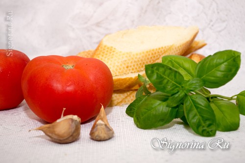 Ингредиенты для приготовления итальянской брускетты с помидорами и базиликом