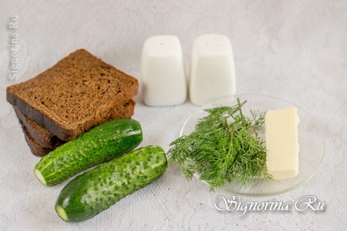 Ингредиенты для приготовления бутербродов со свежим огурцом с маслом и укропом