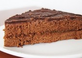 Быстрый шоколадный торт c джемом и шоколадной глазурью: рецепт с фото