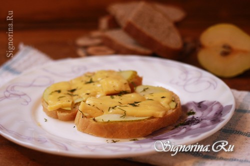 Бутерброды с сыром и грушами в микроволновке 