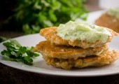 Драники из картофеля с греческим соусом дзадзики - рецепт вкусного дуэта с фото