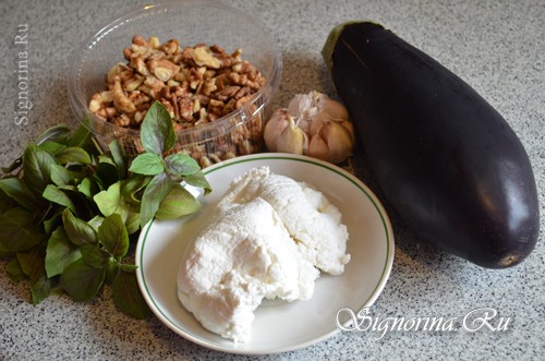 Ингредиенты для приготовления рулетов из баклажанов с творогом, чесноком и орехами