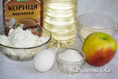 Ингредиенты для приготовления творожника с яблоками и корицей