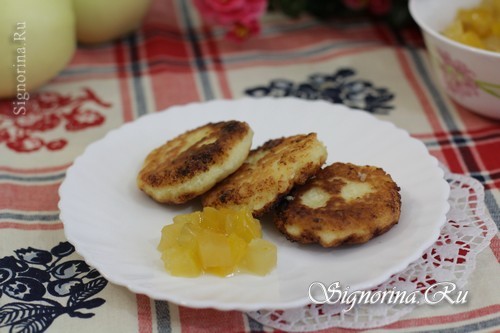Рецепт сырников с манкой и яблоком, пошагово с фото