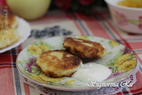 Быстрые яблочные сырники с манкой на завтрак, рецепт с фото