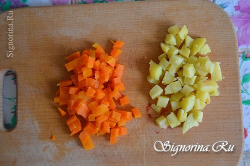 Нарезать картофель и морковь фото 3