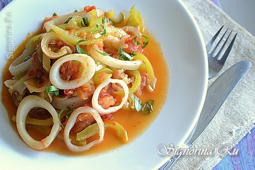 Ужин на скорую руку: Кальмары с овощами на сковороде по-провански