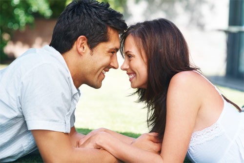 7 способов, которыми мужчина говорит «Я люблю тебя», не произнося ни слова